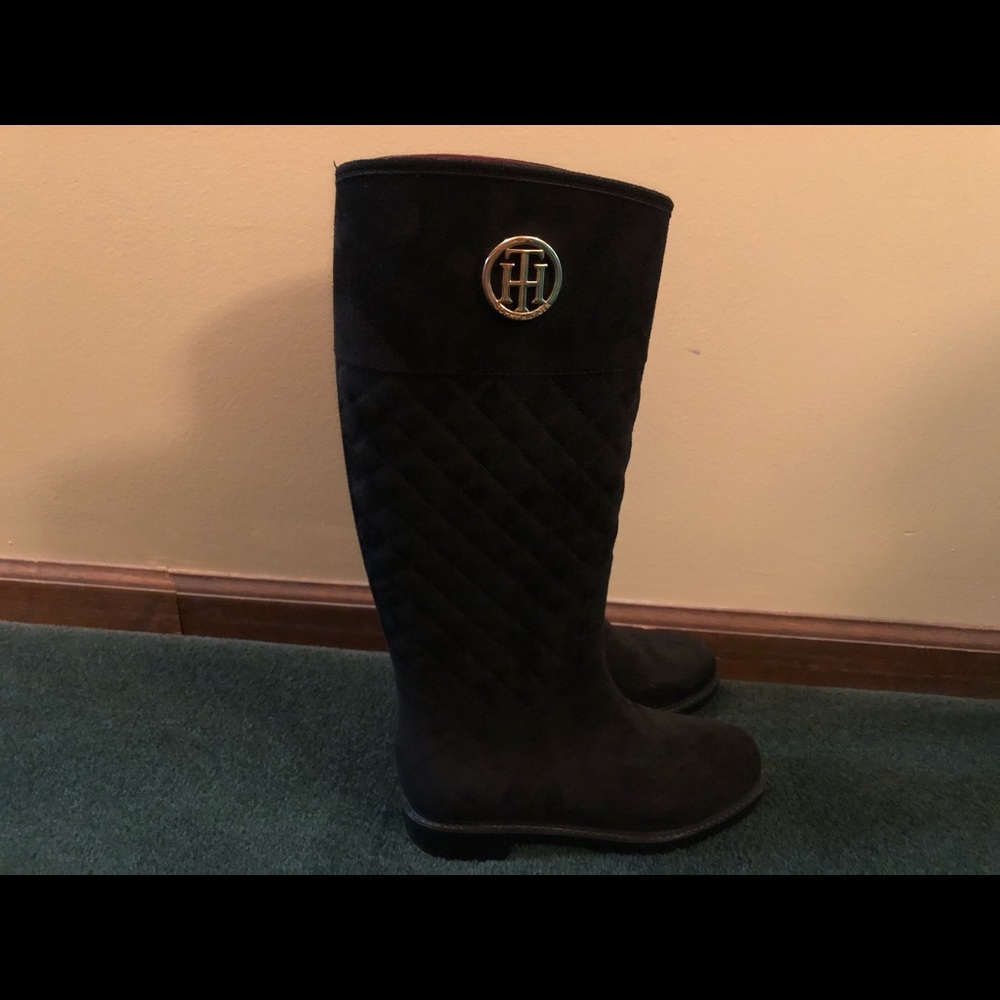 Tommy Hill figure Rain boots